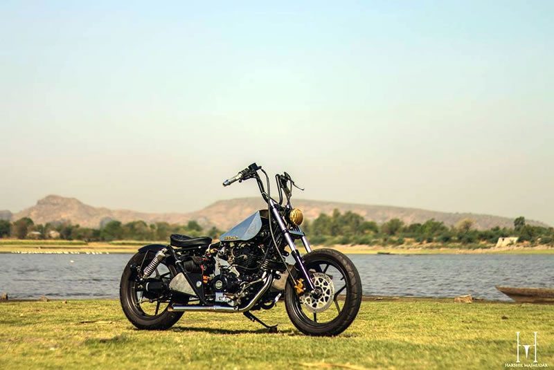 bajaj avenger bobber - side