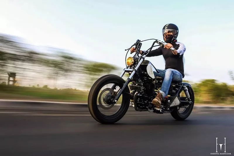 bajaj avenger 220 bobber