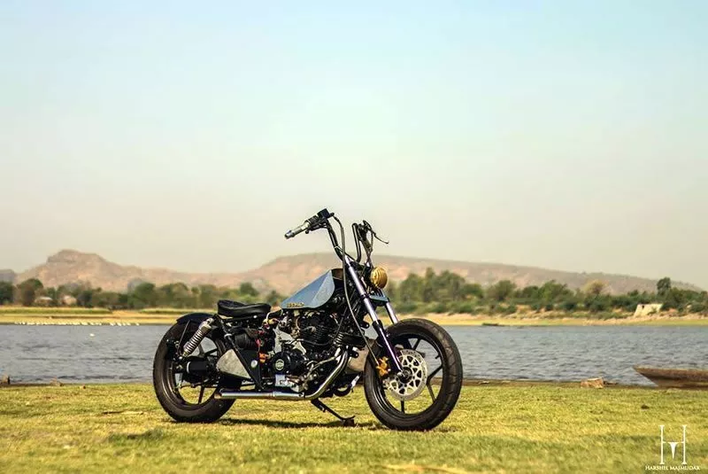 bajaj avenger bobber - side